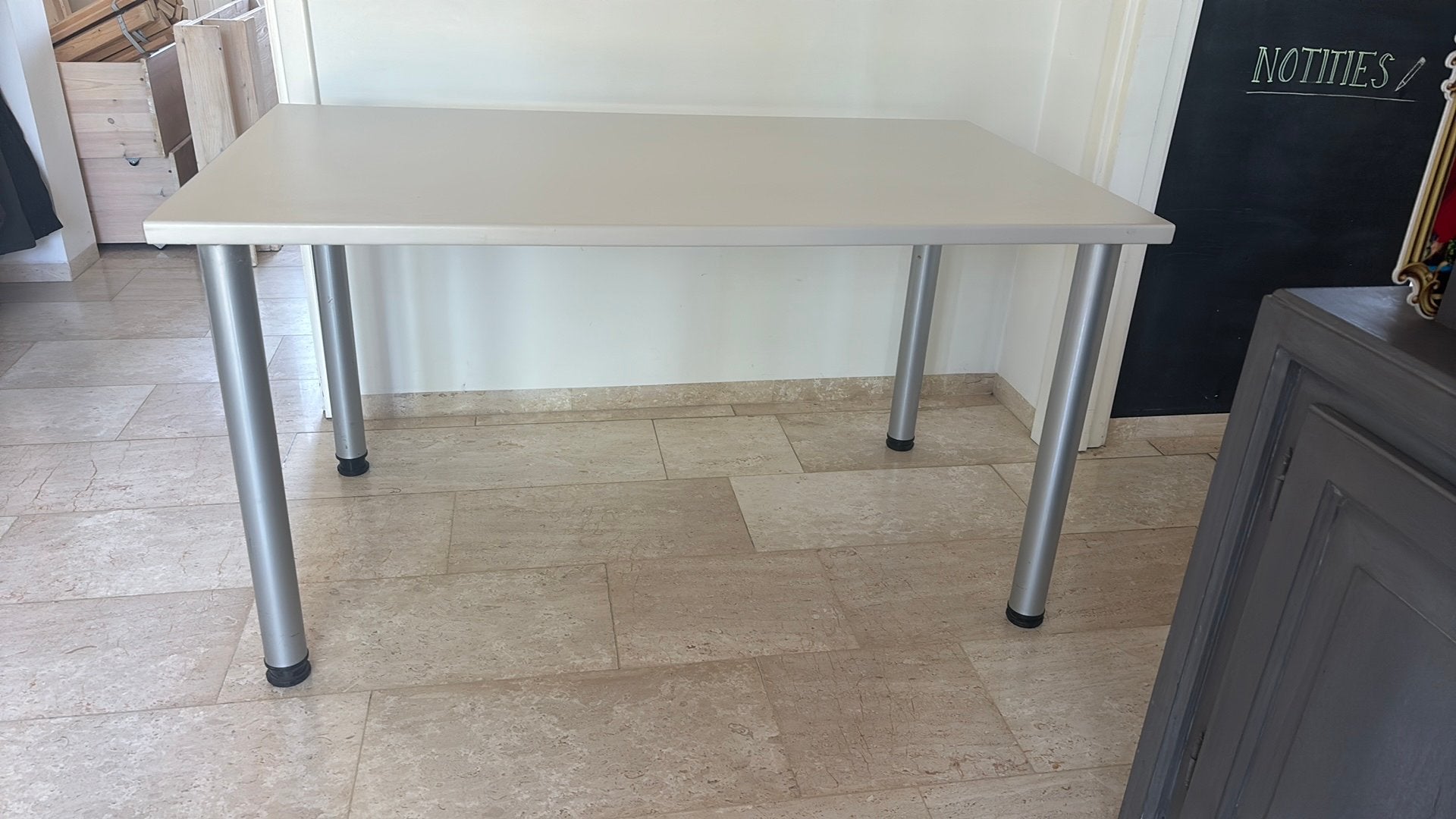 Tafel licht grijs, Ophalen, In hoogte verstelbaar, Gebruikt, Grijs