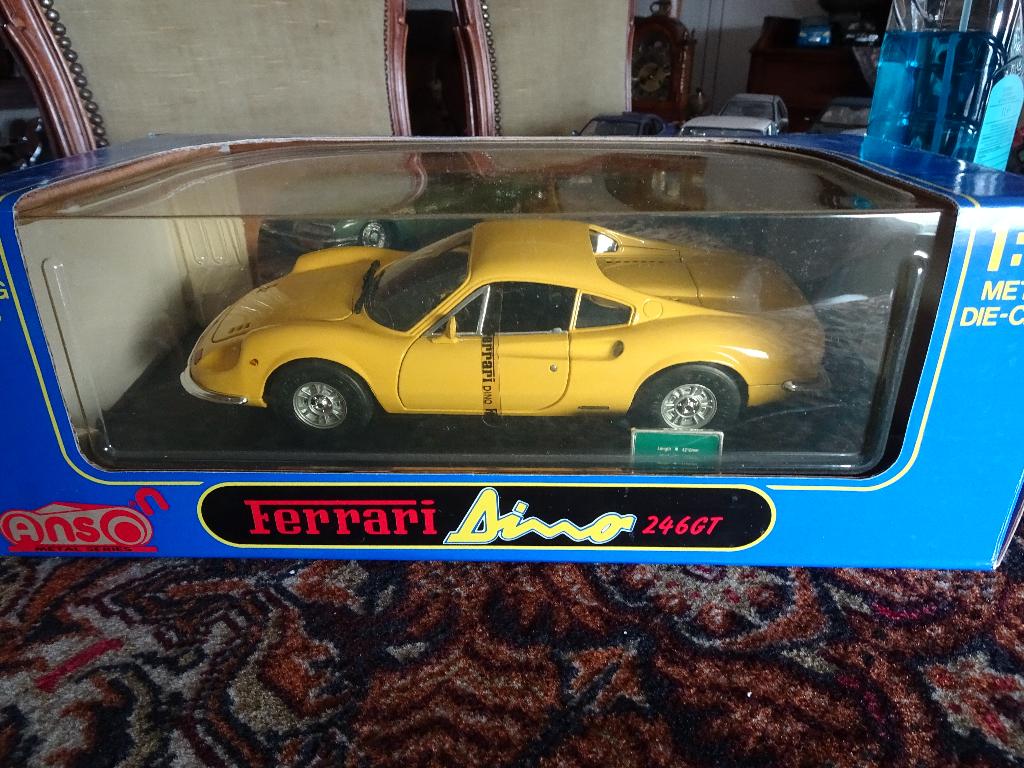 ZEER MOOIE FERRARIE   246 GT DINO ANSON IN DOOS  1;18, Hobby en Vrije tijd, Modelauto's | 1:18, Ophalen of Verzenden, Zo goed als nieuw