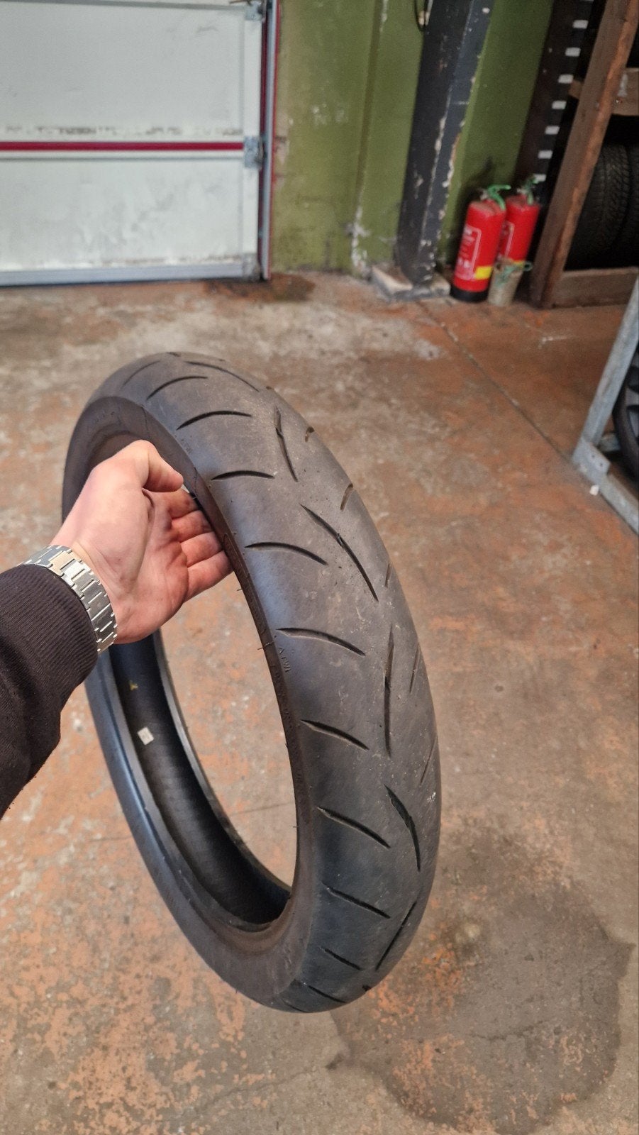 Mitas motorband 100/80-17 4,7mm profiel, Motoren, Ophalen of Verzenden, Gebruikt