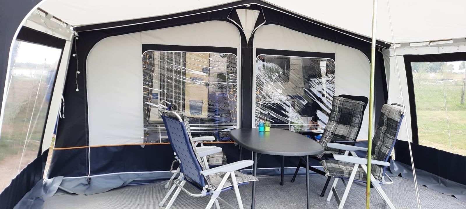 grote degelijke zware tafel,campingtafel mecalit, Ophalen, Zo goed als nieuw