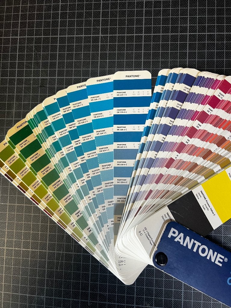 Pantone kleurenboeken en waaiers, Ophalen, Gebruikt