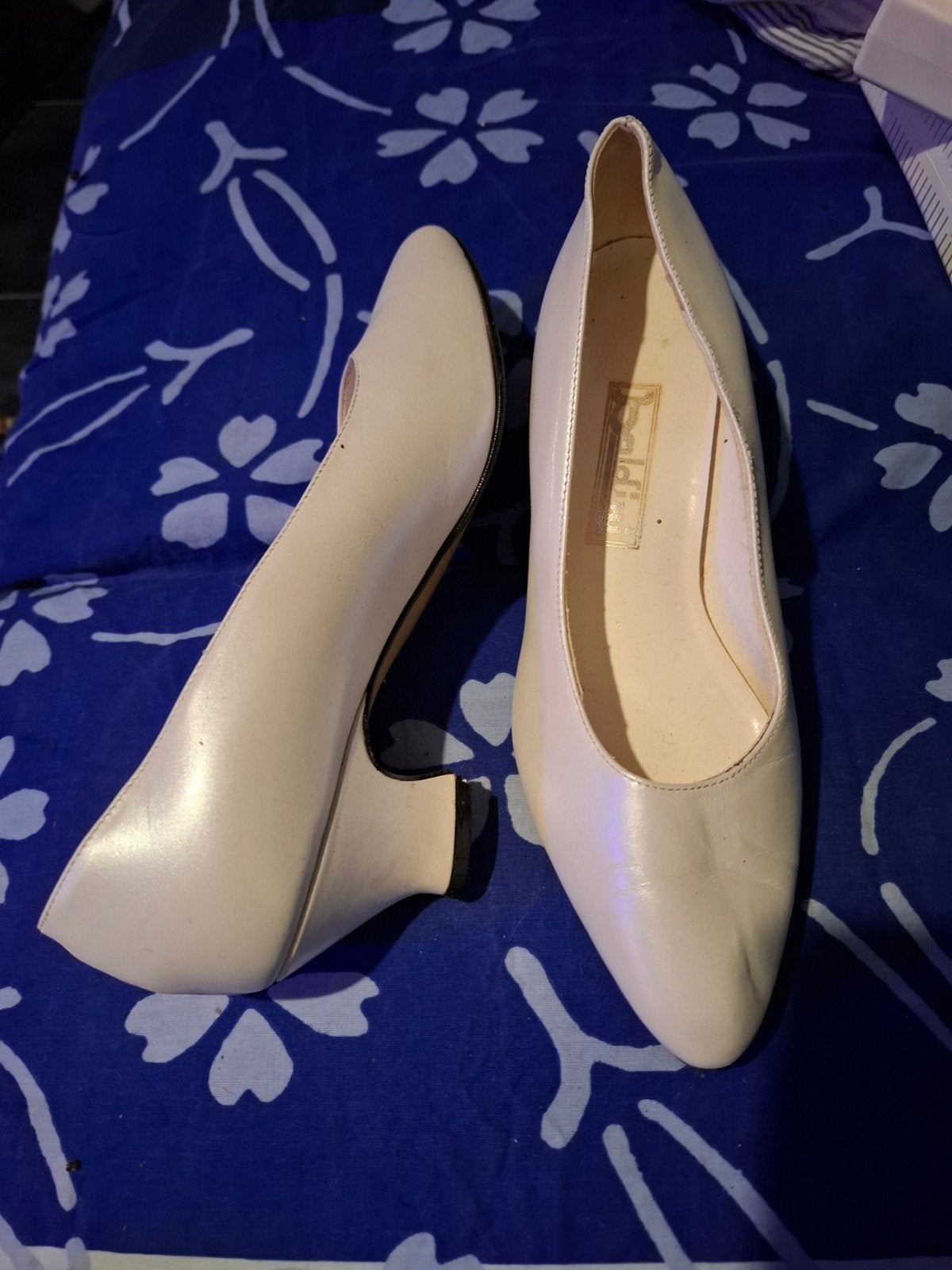 Baldi's pumps in gebroken wit, Ophalen, Pumps, Wit, Gedragen