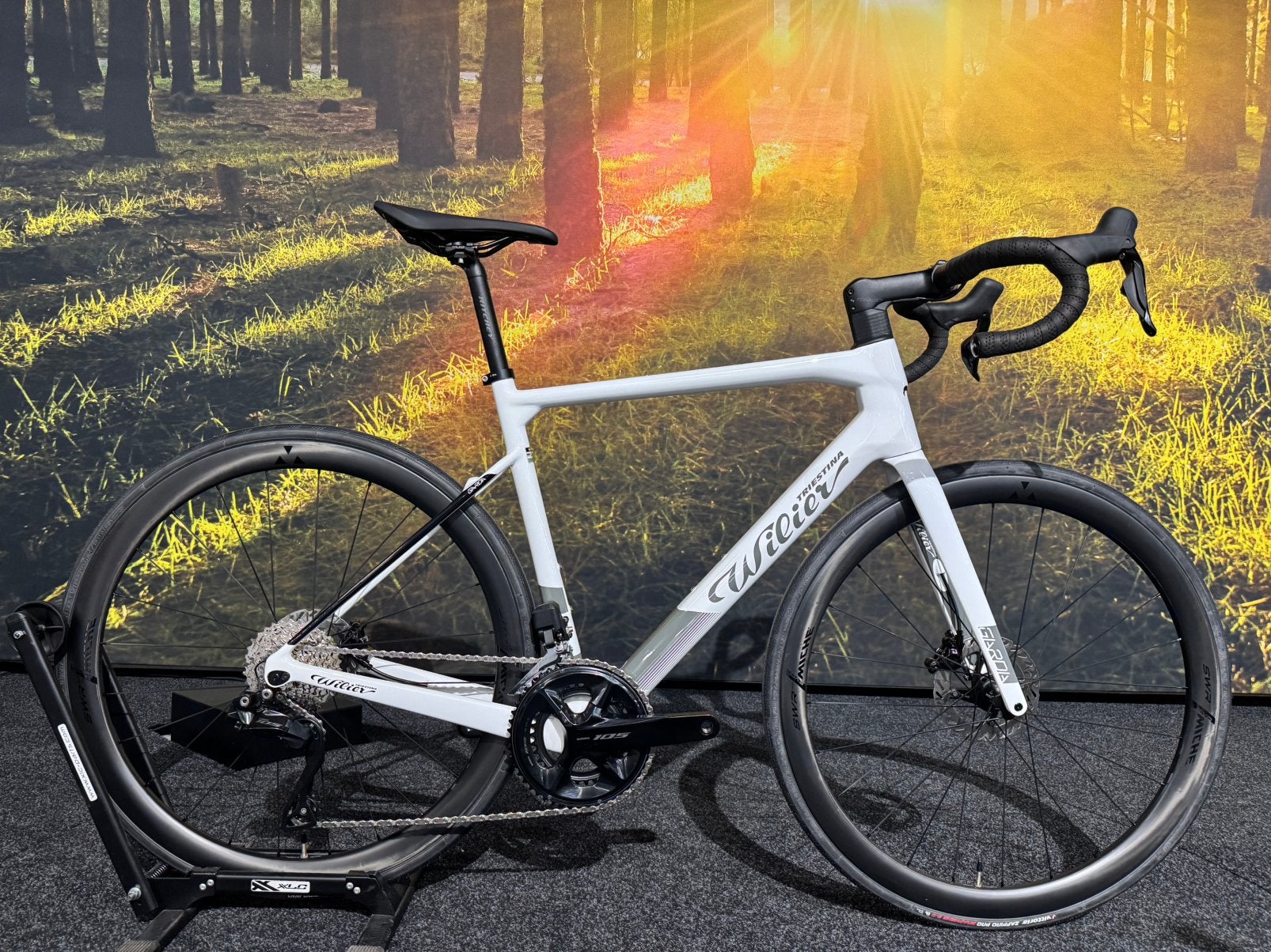 NIEUW Wilier Garda MaatL Shimano Di2&Carbon wielen ACTIE