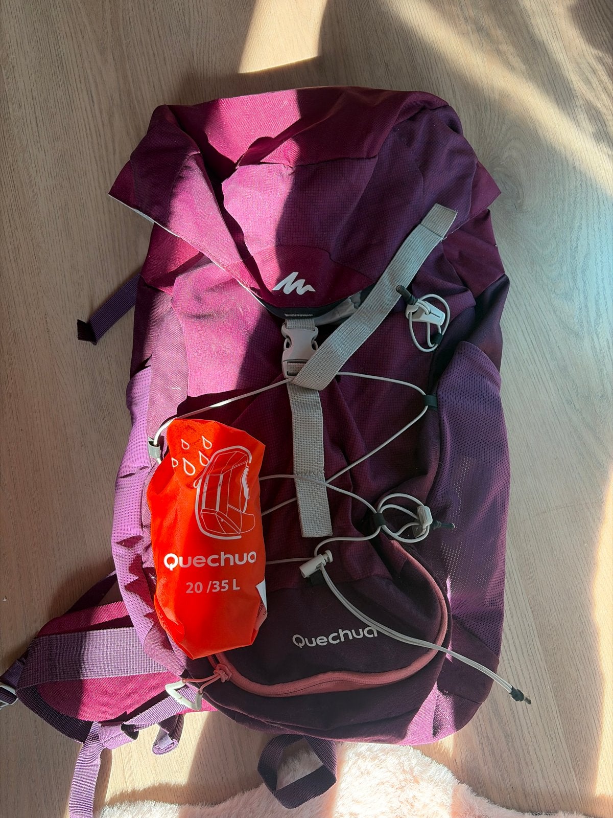 Quechua backpack met regenhoes - 20/35 L, Ophalen of Verzenden, Zo goed als nieuw