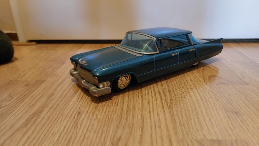 Cadillac by bandai, Antiek en Kunst, Antiek | Speelgoed, Ophalen of Verzenden