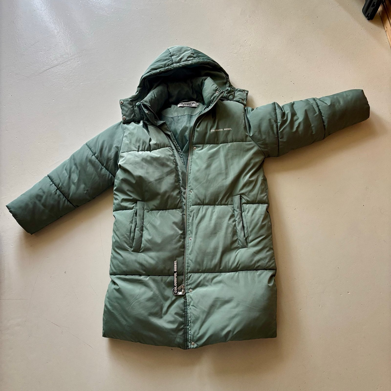 (Dames) Colourful Rebel Lange Puffer Jas - Zo goed als nieuw, Ophalen of Verzenden, Zo goed als nieuw, Maat 38/40 (M), Groen