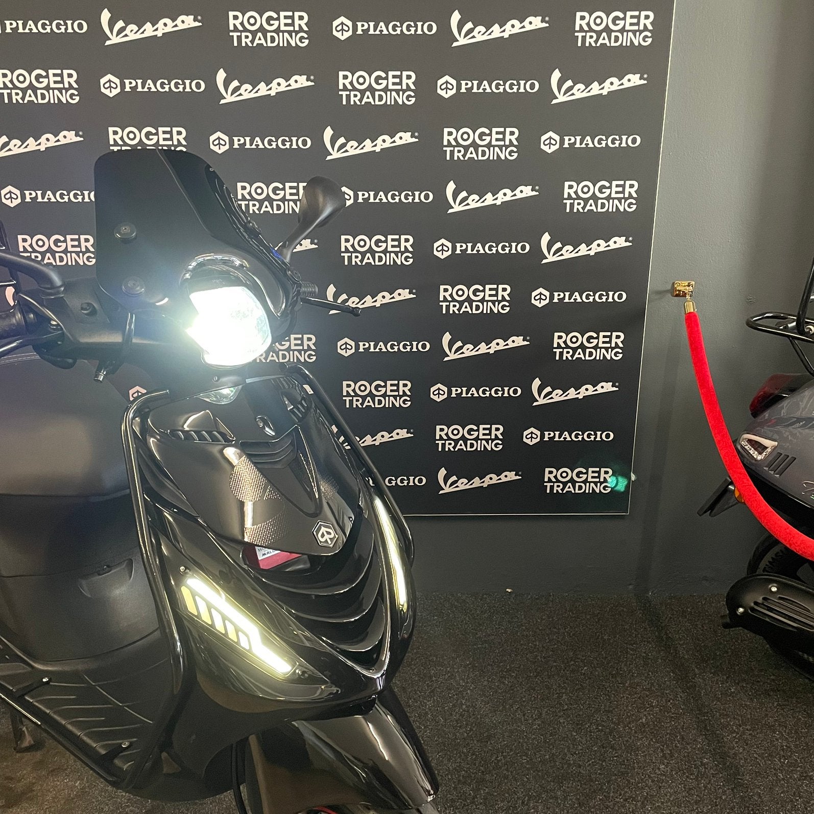 Piaggio Zip 50 Brom 4T E4 Glans Zwart 2020 - Alpha led - NEW, Fietsen en Brommers, Scooters | Piaggio, Ophalen, Q, Piaggio, Maximaal 45 km/u