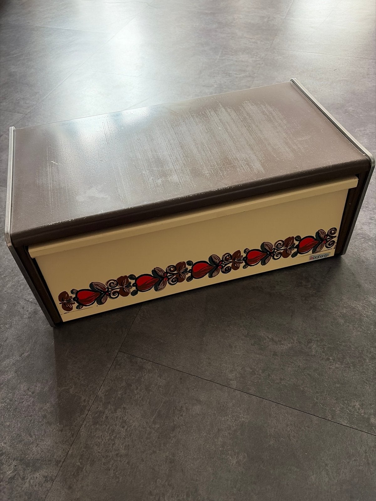 Vintage Brabantia broodtrommel met bloemmotief, Huis en Inrichting, Gebruikt, Ophalen of Verzenden, Metaal, Broodtrommel