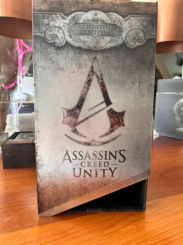 Assassin's Creed Unity Guillotine Edition (zonder game), Ophalen of Verzenden, Zo goed als nieuw