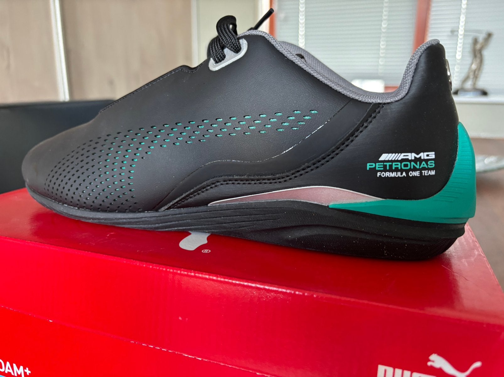Mercedes AMG Petronas race sneakers maat 45 / 10,5 Nieuw, Ophalen of Verzenden, Nieuw, Kleding of Schoenen