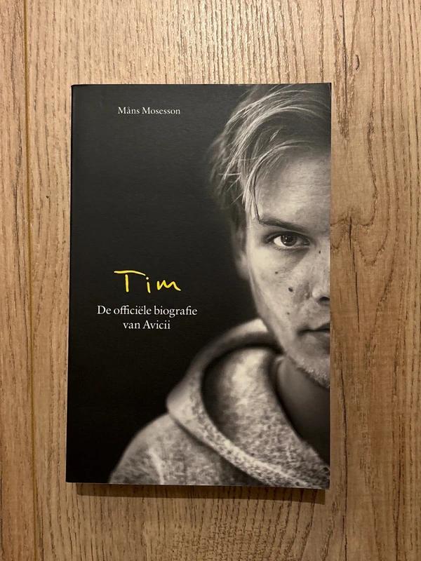 Tim-De officiële biografie van Avicii, Måns Mosesson, Ophalen of Verzenden, Zo goed als nieuw, Måns Mosesson