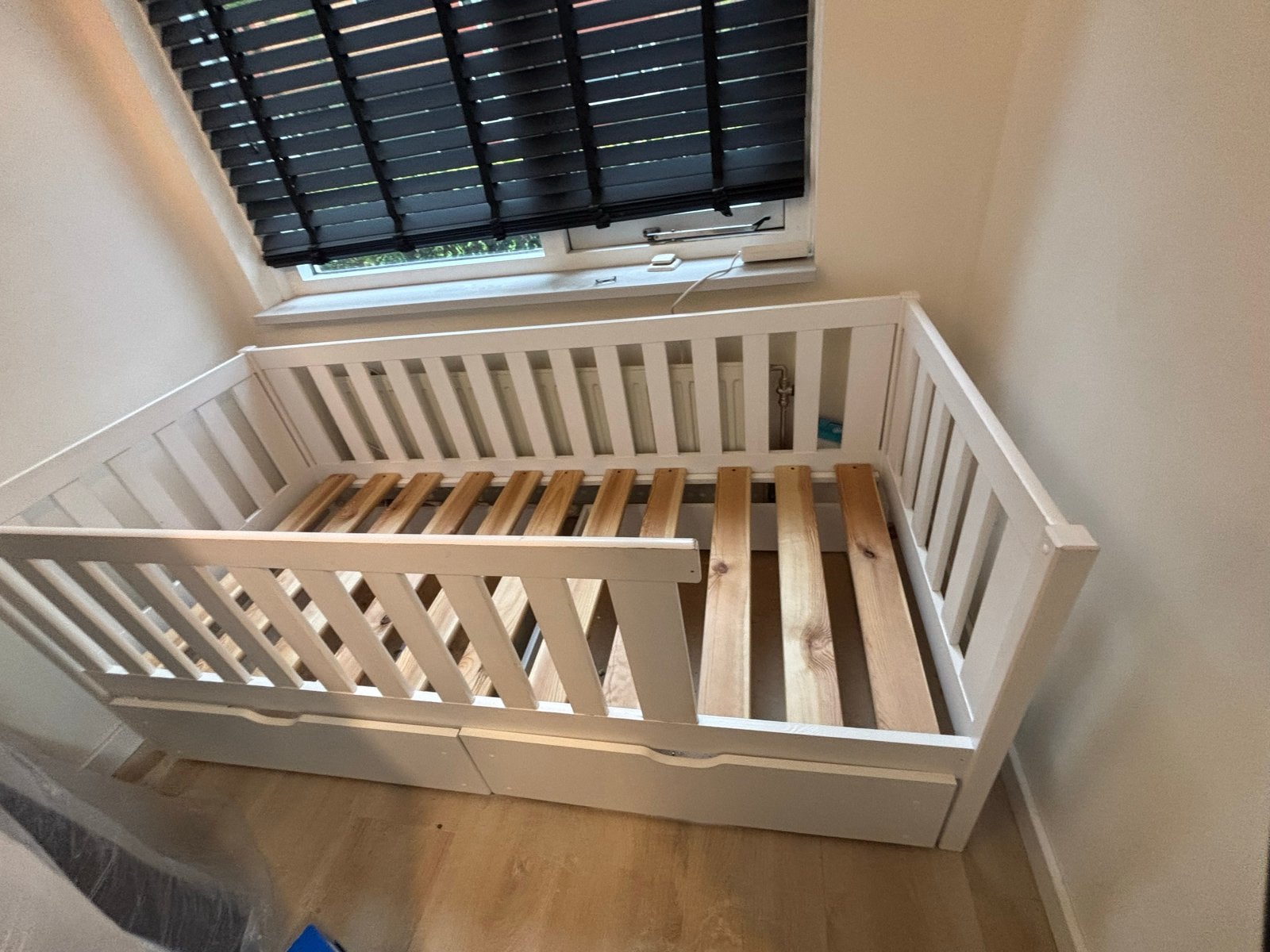 Wit kinderbed met lades en lattenbodem, 85 tot 100 cm, Gebruikt, Ophalen of Verzenden, Lattenbodem