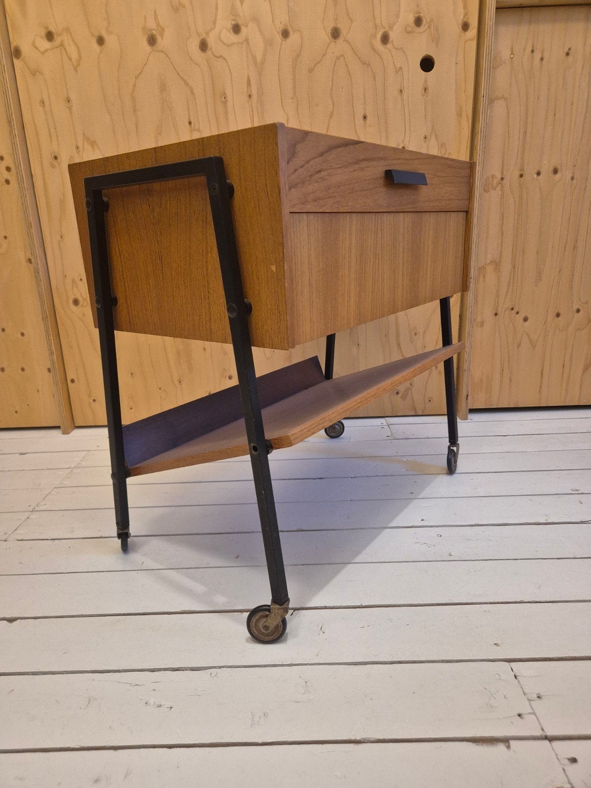 Vintage Teak Naaikastje met wielen en lectuurgedeelte, Ophalen, Gebruikt