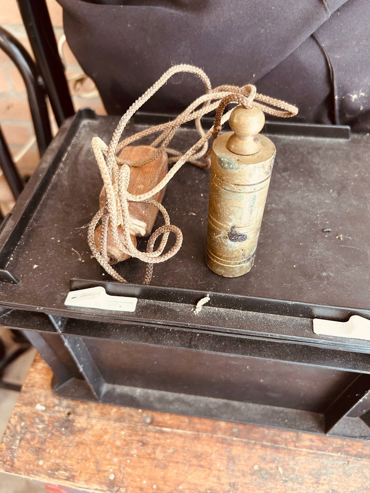 Antieke schietlood met houten klos, Ophalen of Verzenden