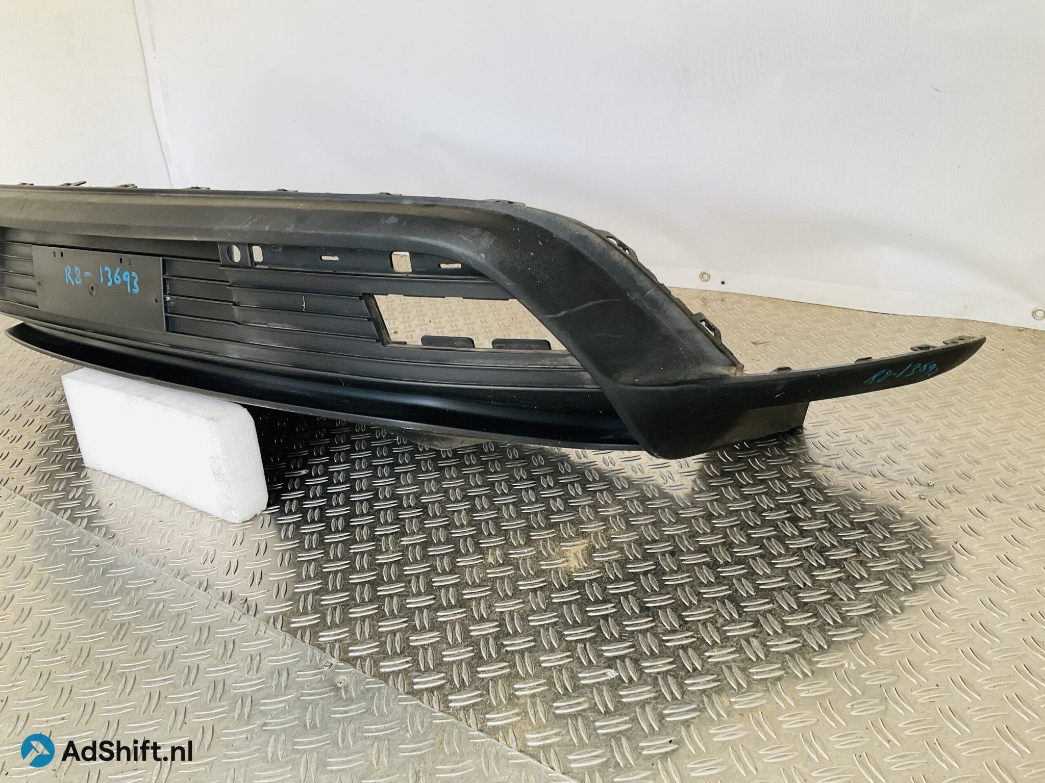 Bumper Porsche Taycan 9J1 pdc 9J18079831 Achterbumper 1-R8-1, Bumper