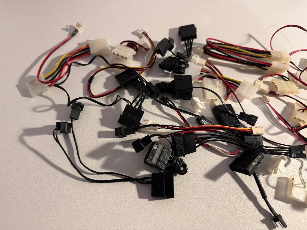 35 stuks Verloop kabeltjes aansluiten Ventilator Desktop !!!, Ophalen of Verzenden, Gebruikt
