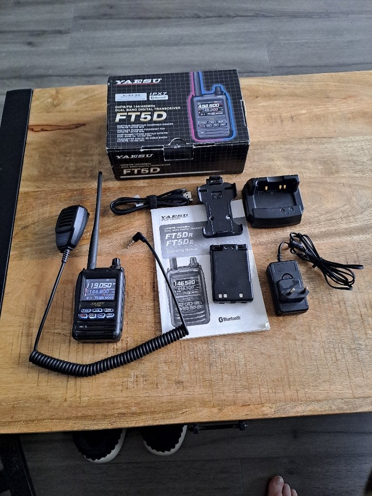Yaesu FT-5D Dualband Digital/Analoog porto, 15 km of meer, Ophalen of Verzenden, Zo goed als nieuw, Portofoon of Walkie-talkie