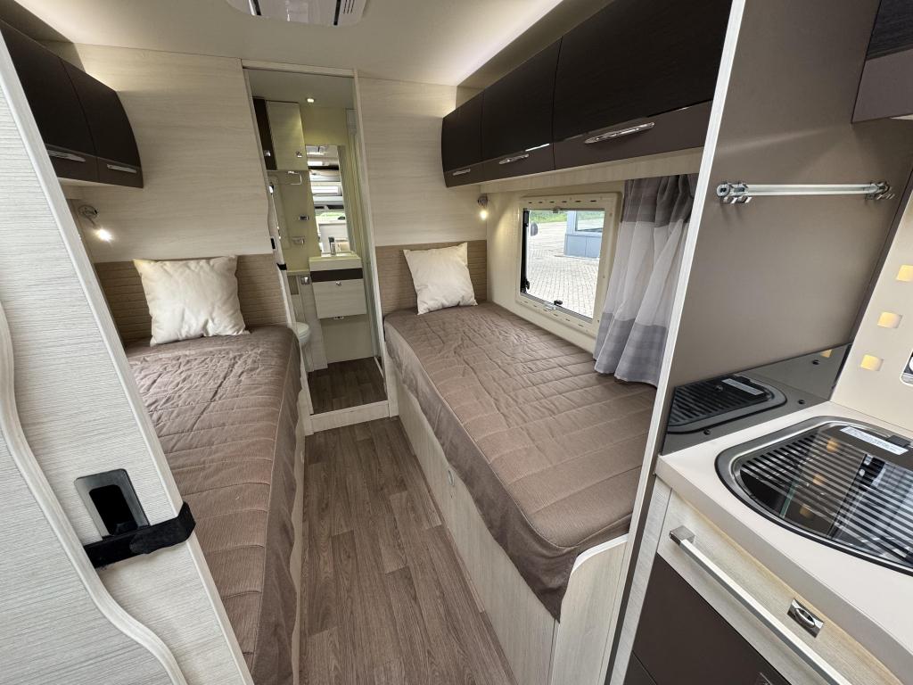 Challenger Mageo 377 Lengtebedden Enkele bedden Hefbed, Caravans en Kamperen, Campers, Standaard zit, Contact@challenger.tm.fr