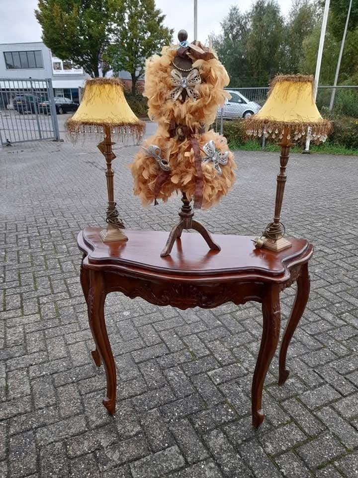 Mooie noten side tafel, Ophalen