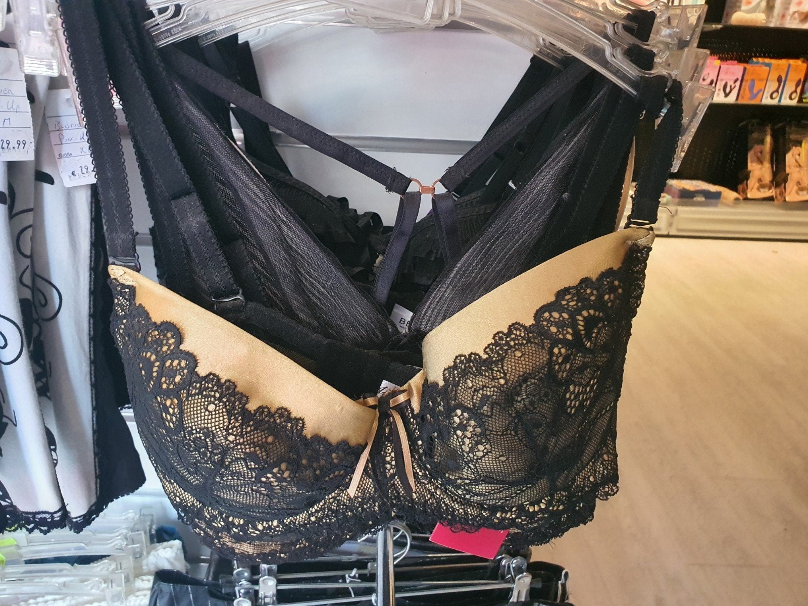 partij beha's 12 stuks - Nieuw met labels, Kleding | Dames, Diverse merken, Ophalen of Verzenden, Zwart, BH