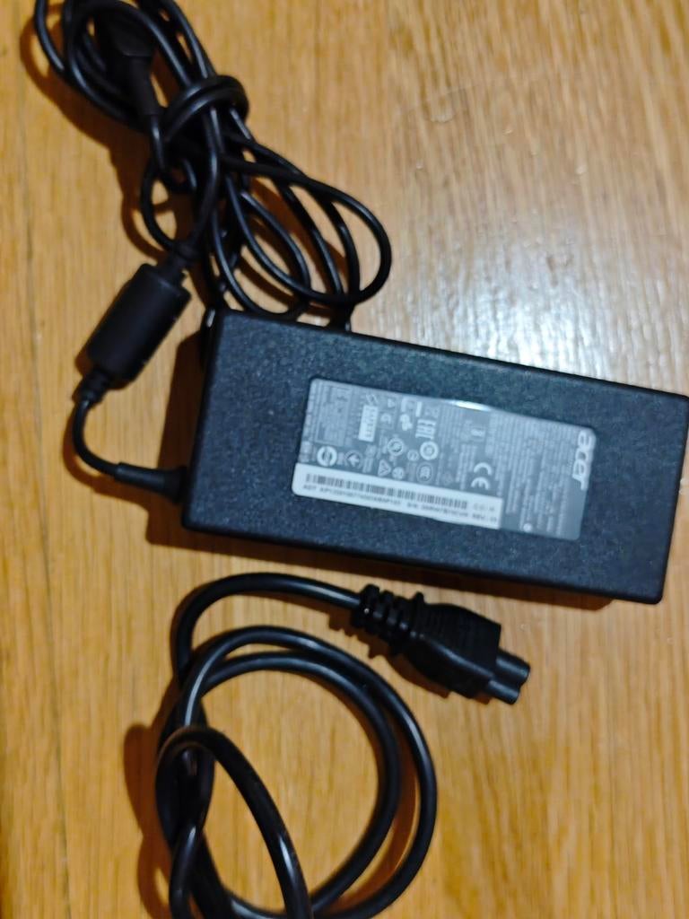Acer laptoplader 135W - Originele AC Adapter, Computers en Software, Laptop-opladers, Ophalen, Gebruikt, Acer