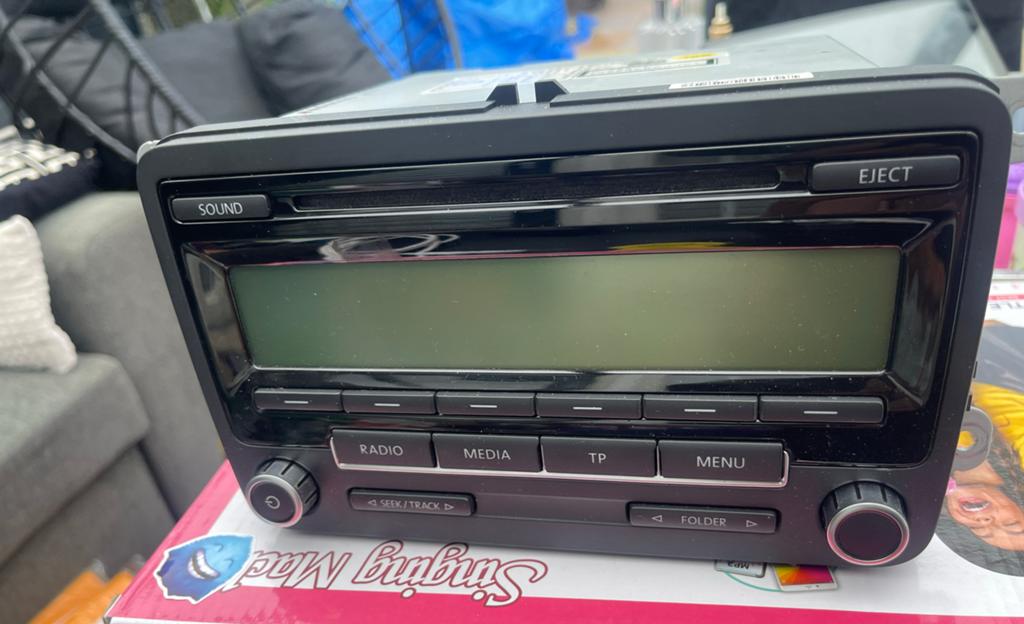 Volkswagen radio met CD-speler - Origineel VW, Ophalen of Verzenden, Zo goed als nieuw