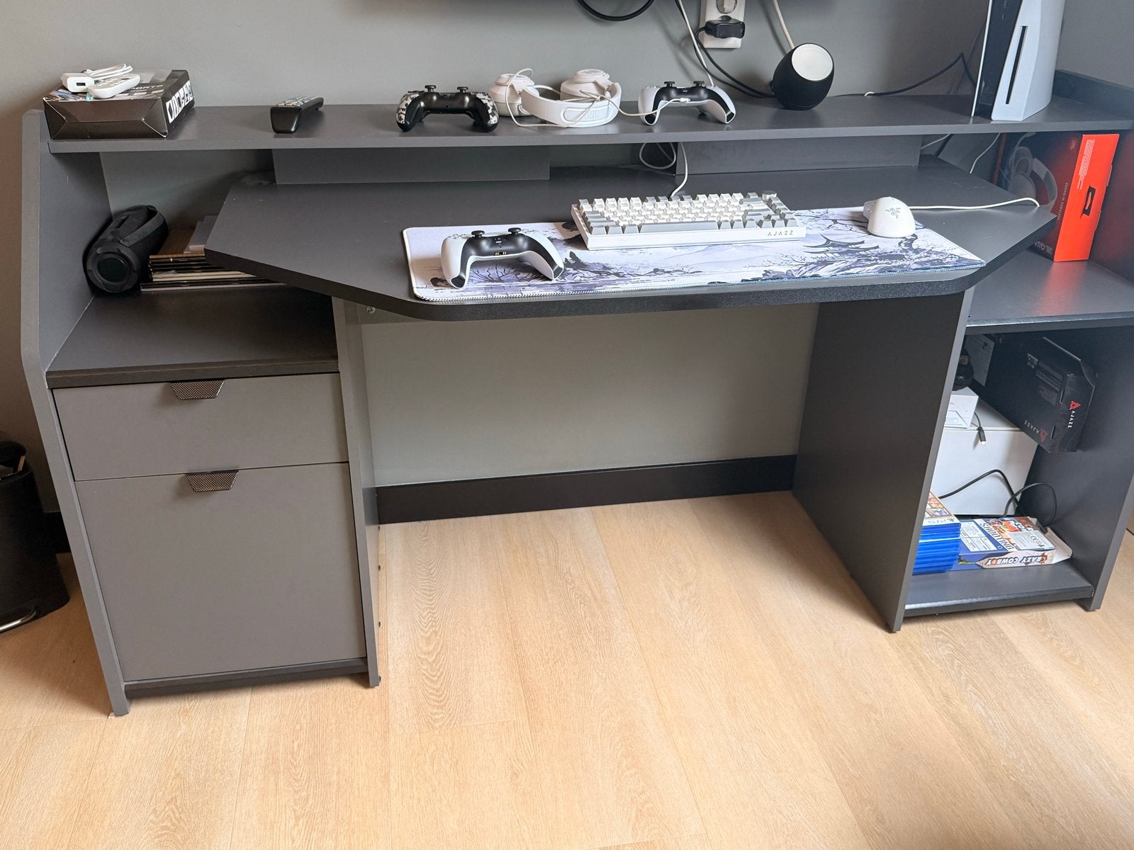 Donkergrijs Gaming Bureau met Monitorplank en Opbergruimte, Ophalen, Met lades, Zo goed als nieuw, Gamingbureau