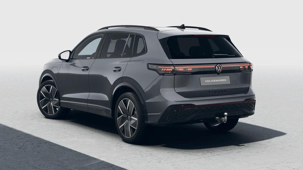 Volkswagen Tiguan 1.5 eHybrid 204pk R-Line Edition | Trekhaa, Auto's, Volkswagen, 12 maanden, Stof, 1498 cc, 150 min