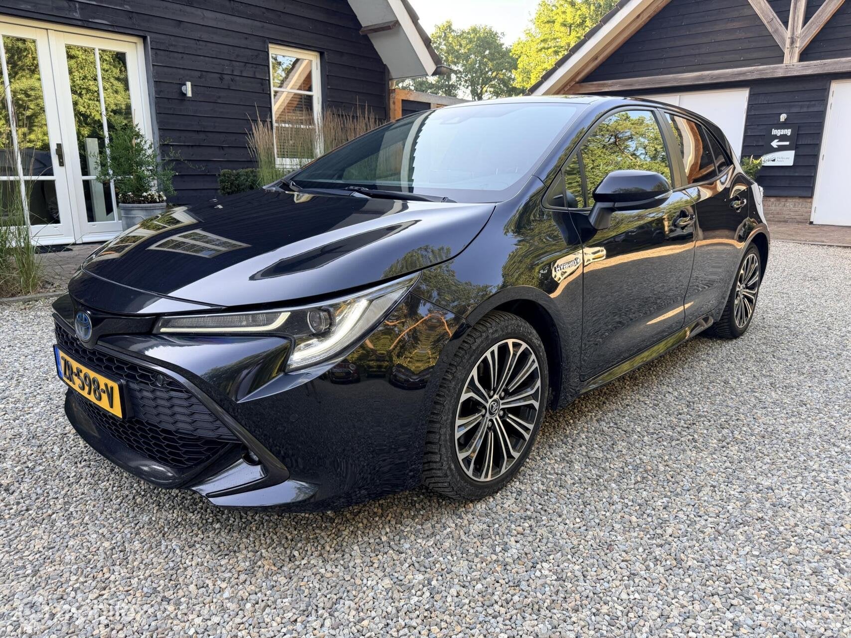 Toyota Corolla 2.0 Hybrid First Edition, 450 kg, 4 cilinders, Corolla, Zwart