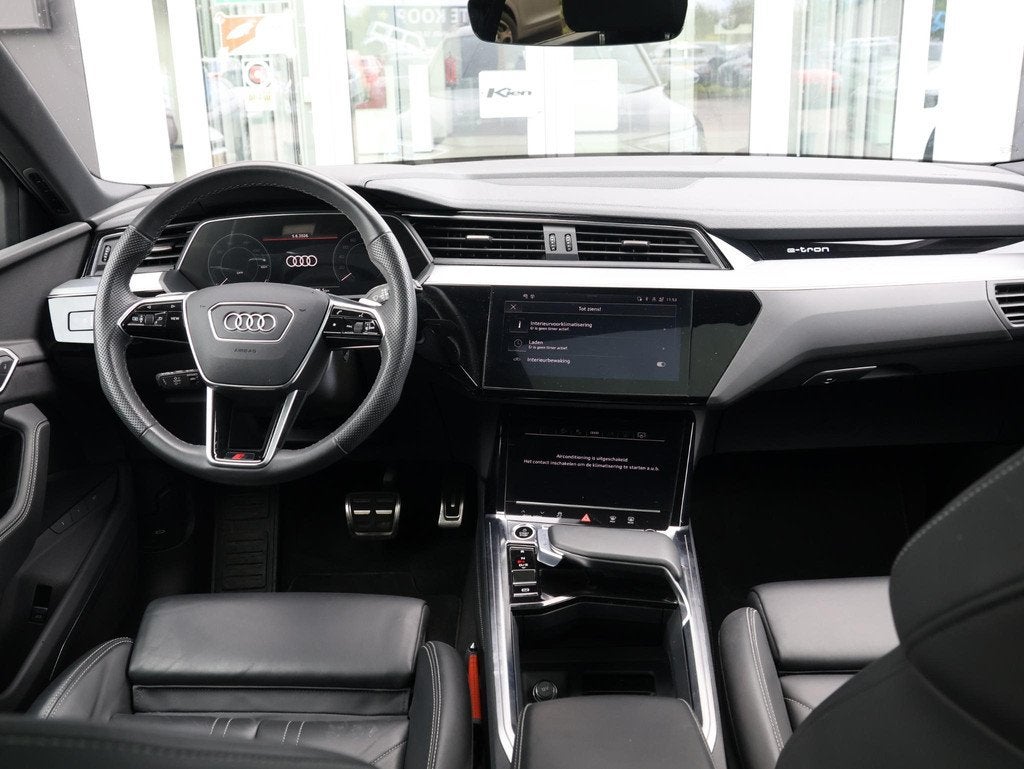 Audi Q8 e-tron 55 quattro S Edition 115 kWh | Pano dak | 22", Auto's, Audi, Automaat, 131 €/maand, Zwart, Q8 e-tron