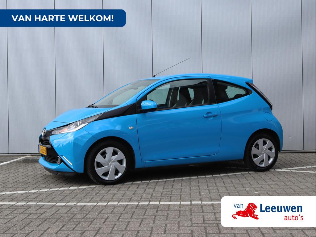Toyota Aygo 1.0 VVT-i x-play | Camera | Airco | Org NL, Stof, Gebruikt, Origineel Nederlands, Bedrijf