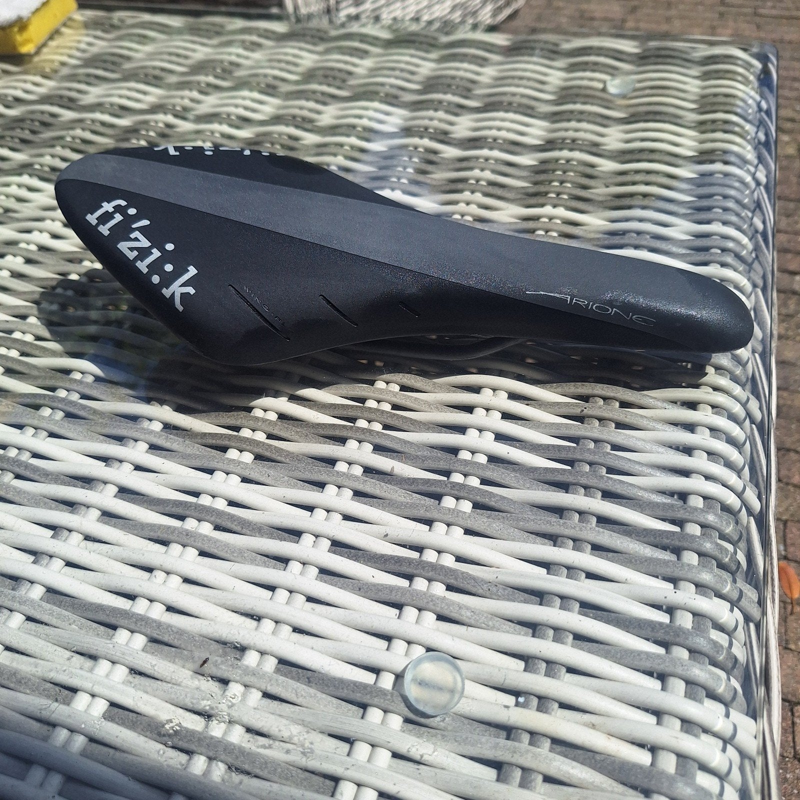 zadel Fizik R3 carbon, Carbon, 57 tot 61 cm, Meer dan 20 versnellingen, Ophalen