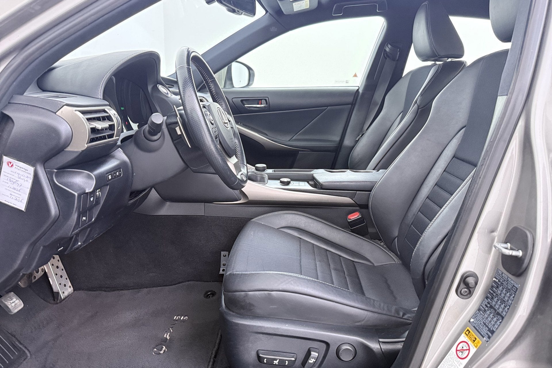 Lexus IS 300h F Sport Line | Trekhaak | Elek stoelverstellin, Automaat, Achterwielaandrijving, Gebruikt, Leder en Stof