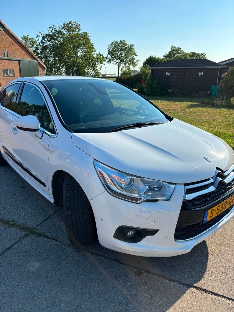 Citroën DS4 1.6 THP 200pk Sport| Massage | Keyless | 17" LMV, Voorwielaandrijving, Euro 5, 1250 kg, Zwart