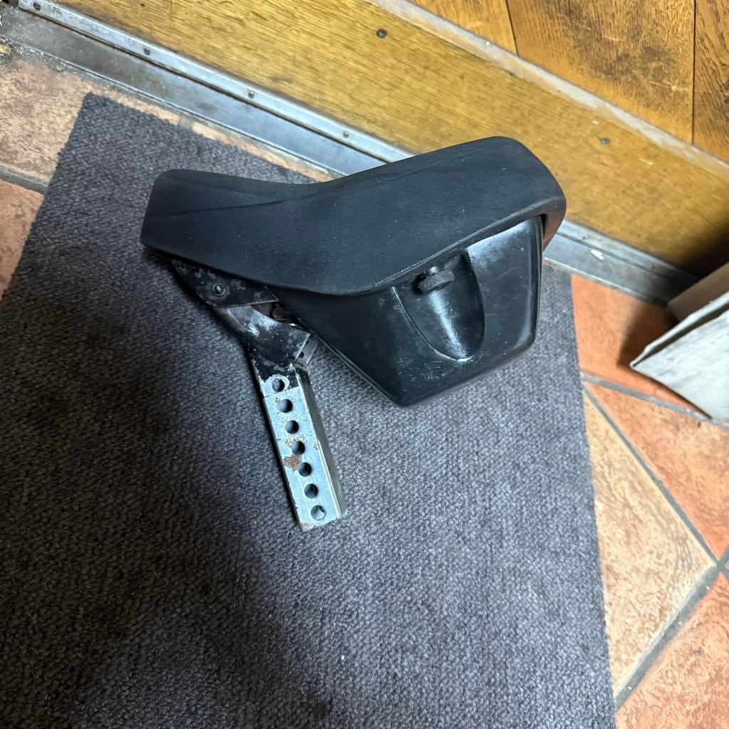 Tomos zadel met accu bakje, Ophalen, Zo goed als nieuw