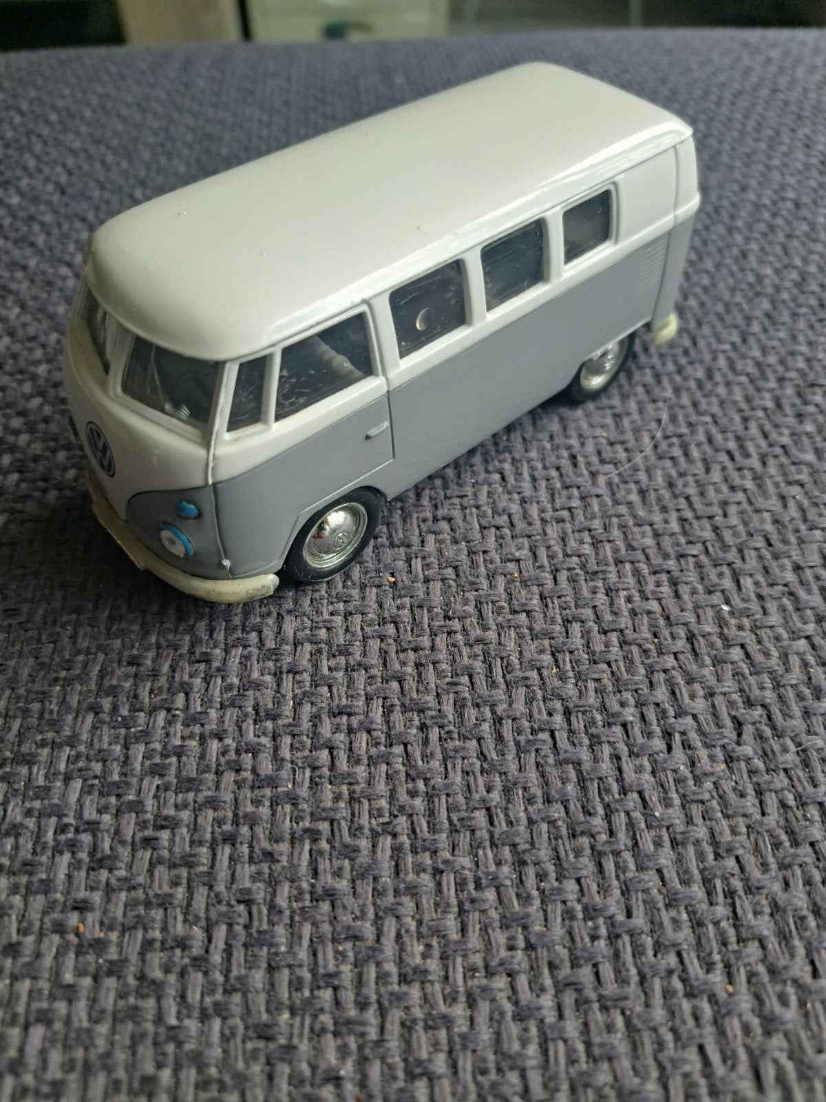 2 x welly model vw microbus 1962 schaal 1:59, Gebruikt, Auto, Ophalen of Verzenden, N.b