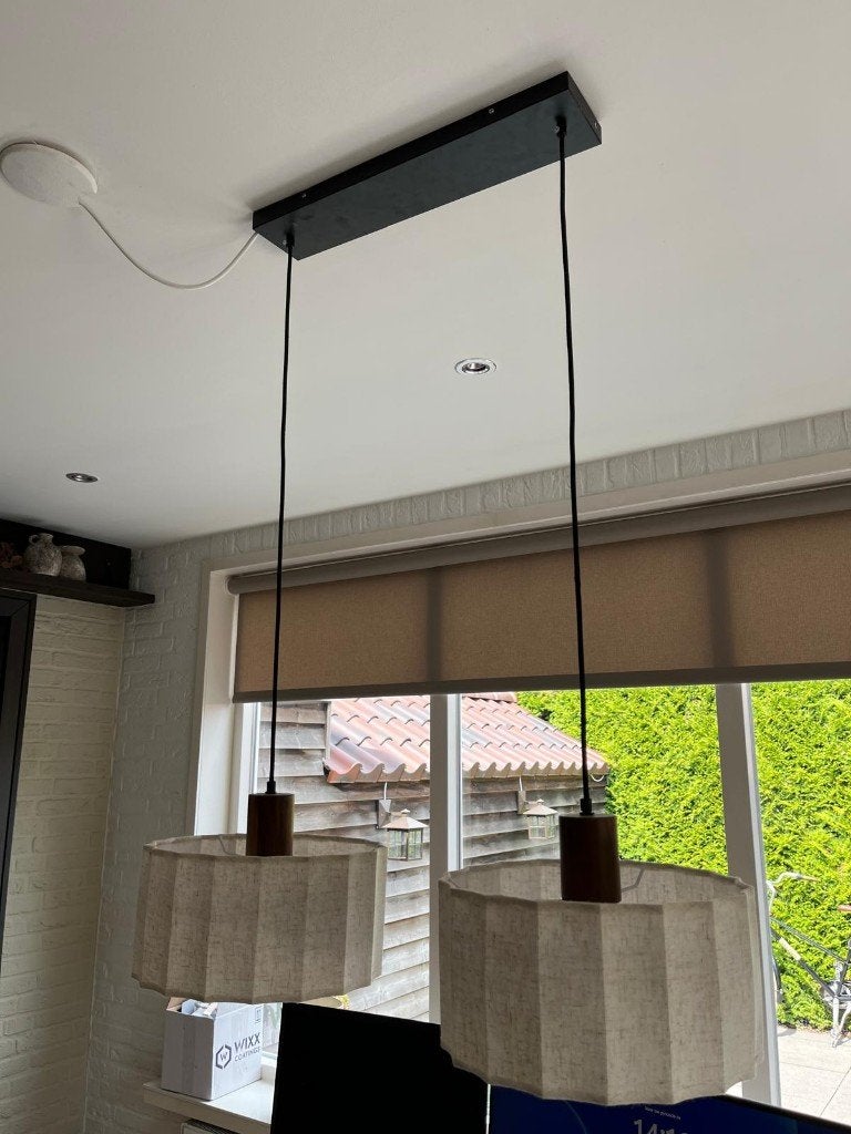 Hanglamp met twee stoffen kappen en houten details, Textiel, Modern, Scandinavisch, Zo goed als nieuw, E27 (groot)
