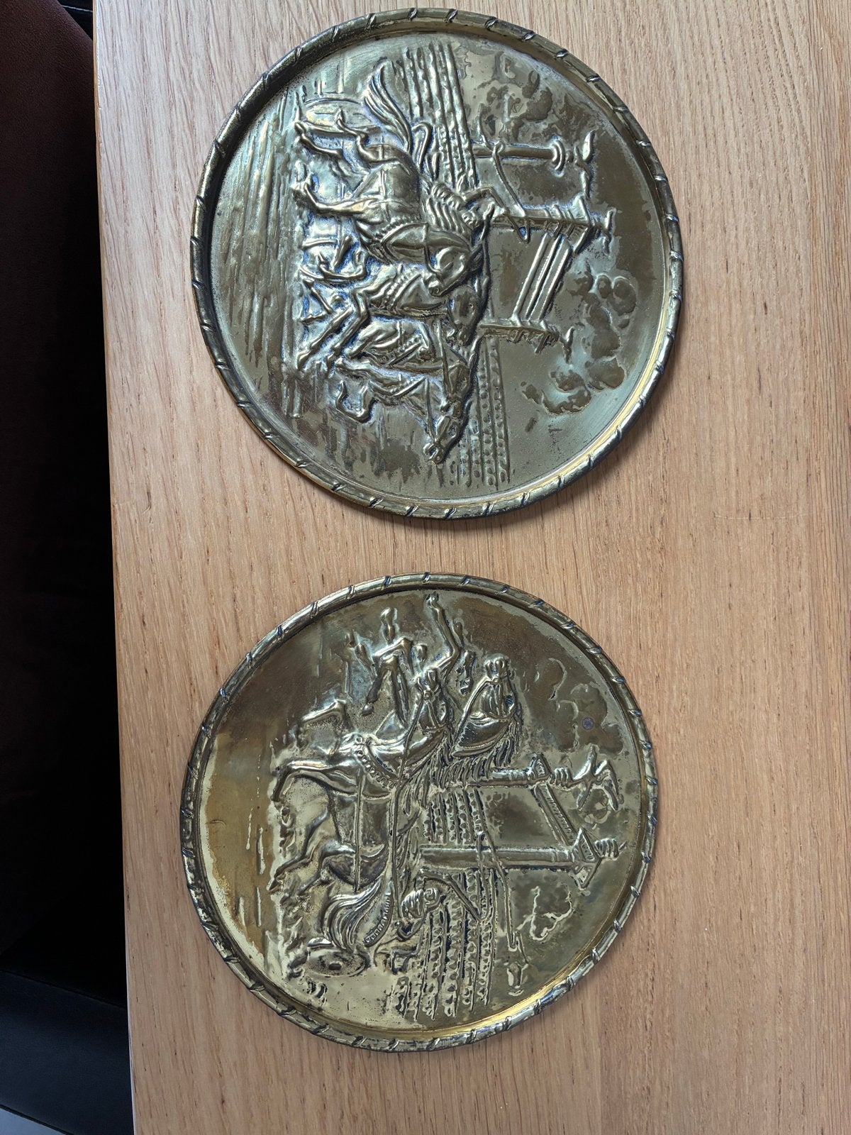 Set van 2 Koperen Decoratie Ophangbordjes met Reliëf, Antiek en Kunst, Ophalen of Verzenden, Koper
