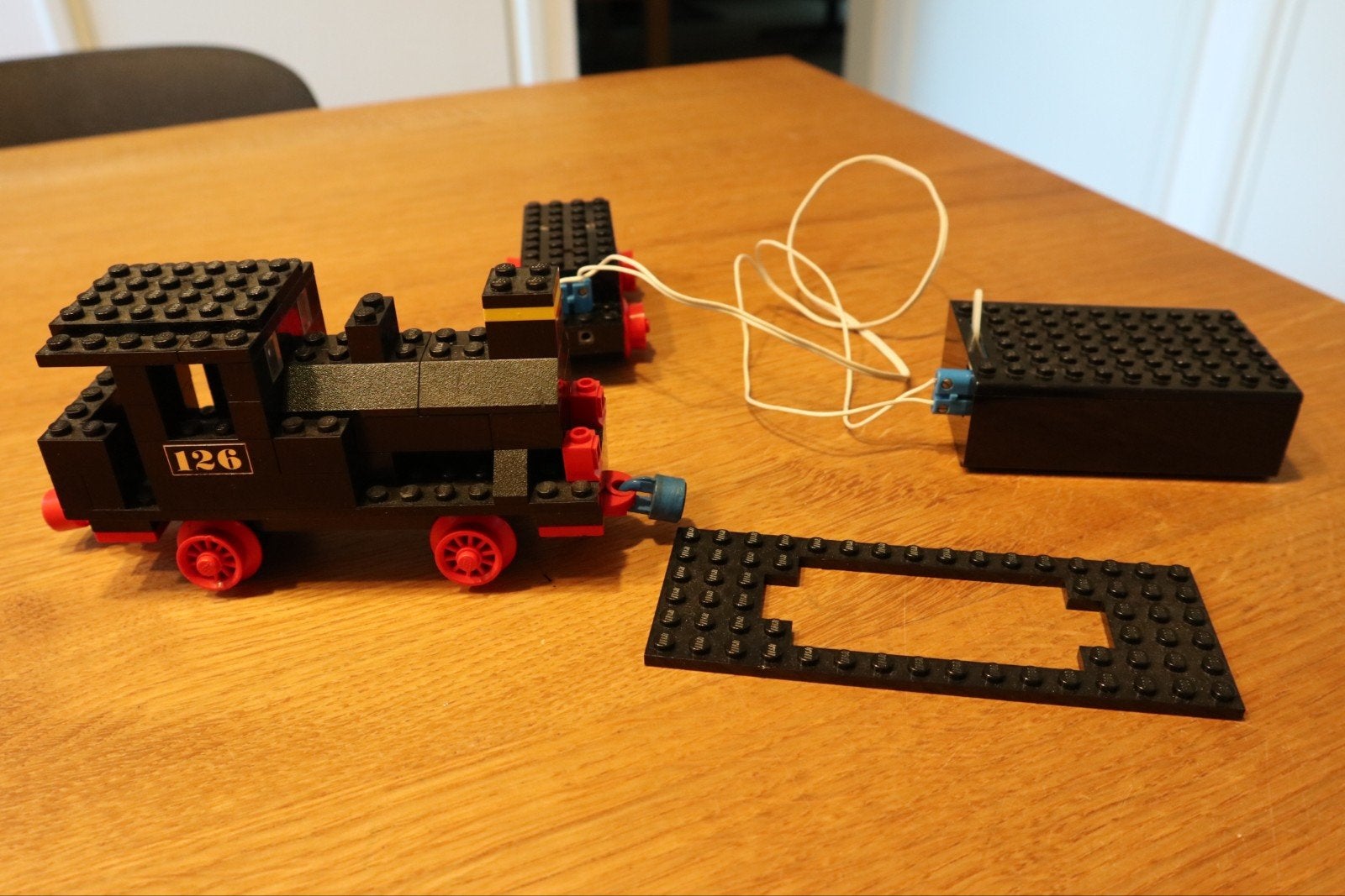 Vintage LEGO Trein 126 met motor, batterijhouder, bouwplaat., Gebruikt, Overige thema's, Lego, Ophalen of Verzenden