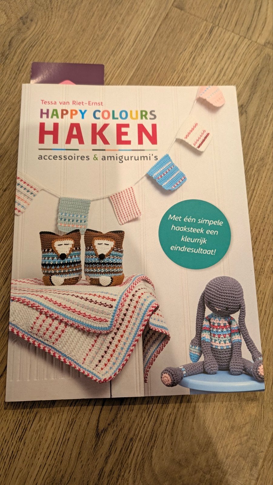 Happy Colours Haken: Accessoires & Amigurumi's Boek, Ophalen of Verzenden, Zo goed als nieuw, Haken, Patroon of Boek