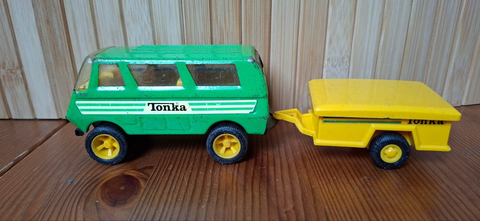 Tonka speelgoedset: Groen busje met gele aanhanger, Ophalen of Verzenden, Gebruikt, Bus of Vrachtwagen