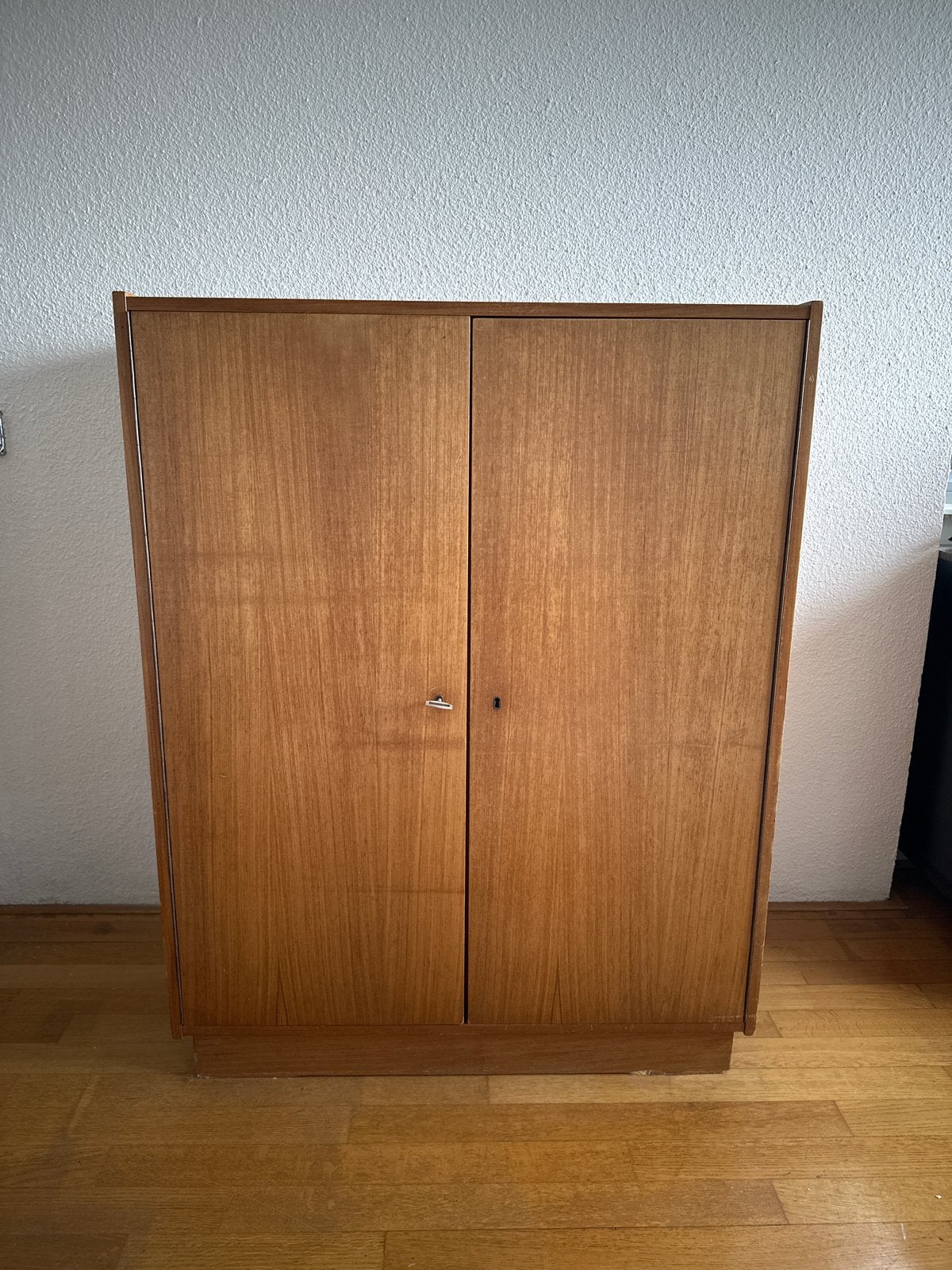 Vintage Houten Kastje met Dubbele Deuren, Huis en Inrichting, Kasten | Overige, Ophalen, Gebruikt