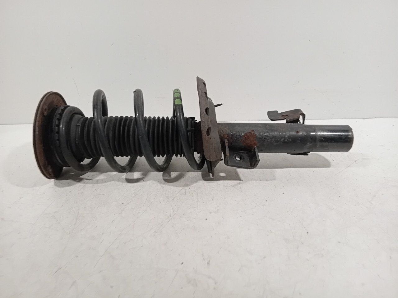 Veerpoot rechts voor Volvo V60, Onderdelen@venauto.nl, Van der Ven Autorecycling B.V., Gebruikt, Ettenseweg 76, 4706 PB Roosendaal, The Netherlands