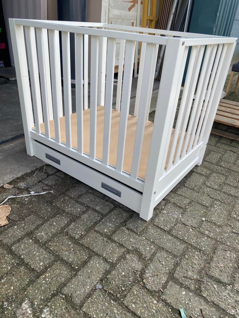 Witte kinderbox, Ophalen, Zo goed als nieuw, Rechthoekig, In hoogte verstelbaar