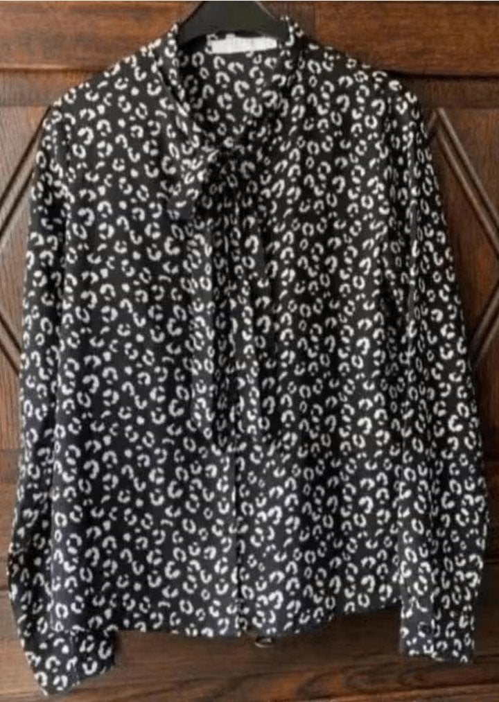 Zwarte blouse witte details aparte halskraag; Costes Basic S, Ophalen of Verzenden, Zo goed als nieuw, Maat 36 (S), Zwart