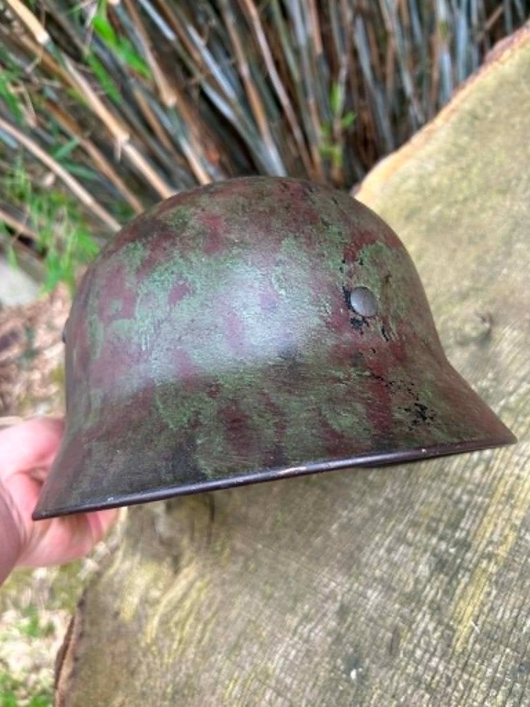 M40 helm met originele WO II camouflage, Verzamelen, Ophalen of Verzenden, Nederland, Helm of Baret