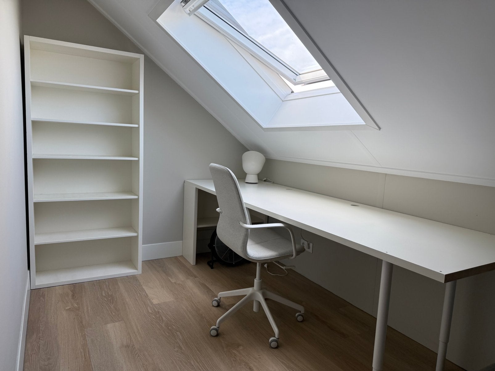 Bureau, kast en stoel, Ophalen