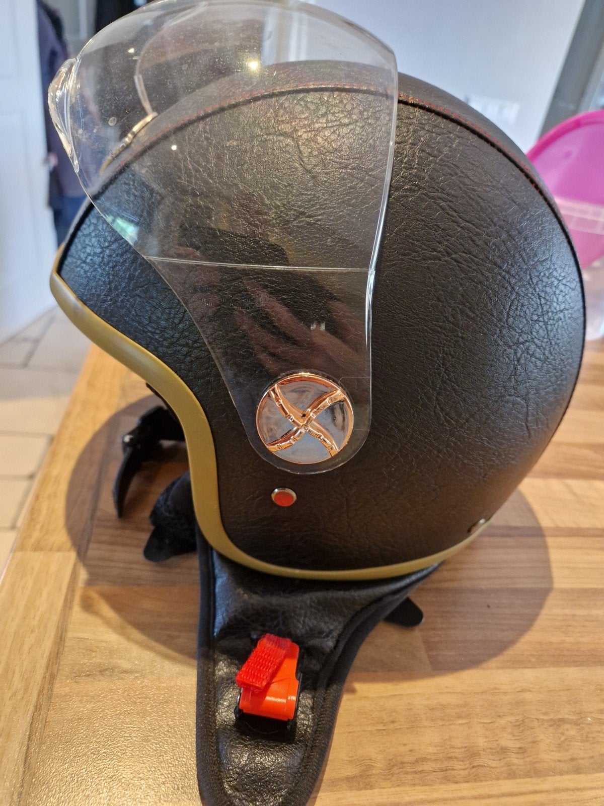 Mooie immitatieleren retro helm, Ophalen of Verzenden, Zo goed als nieuw
