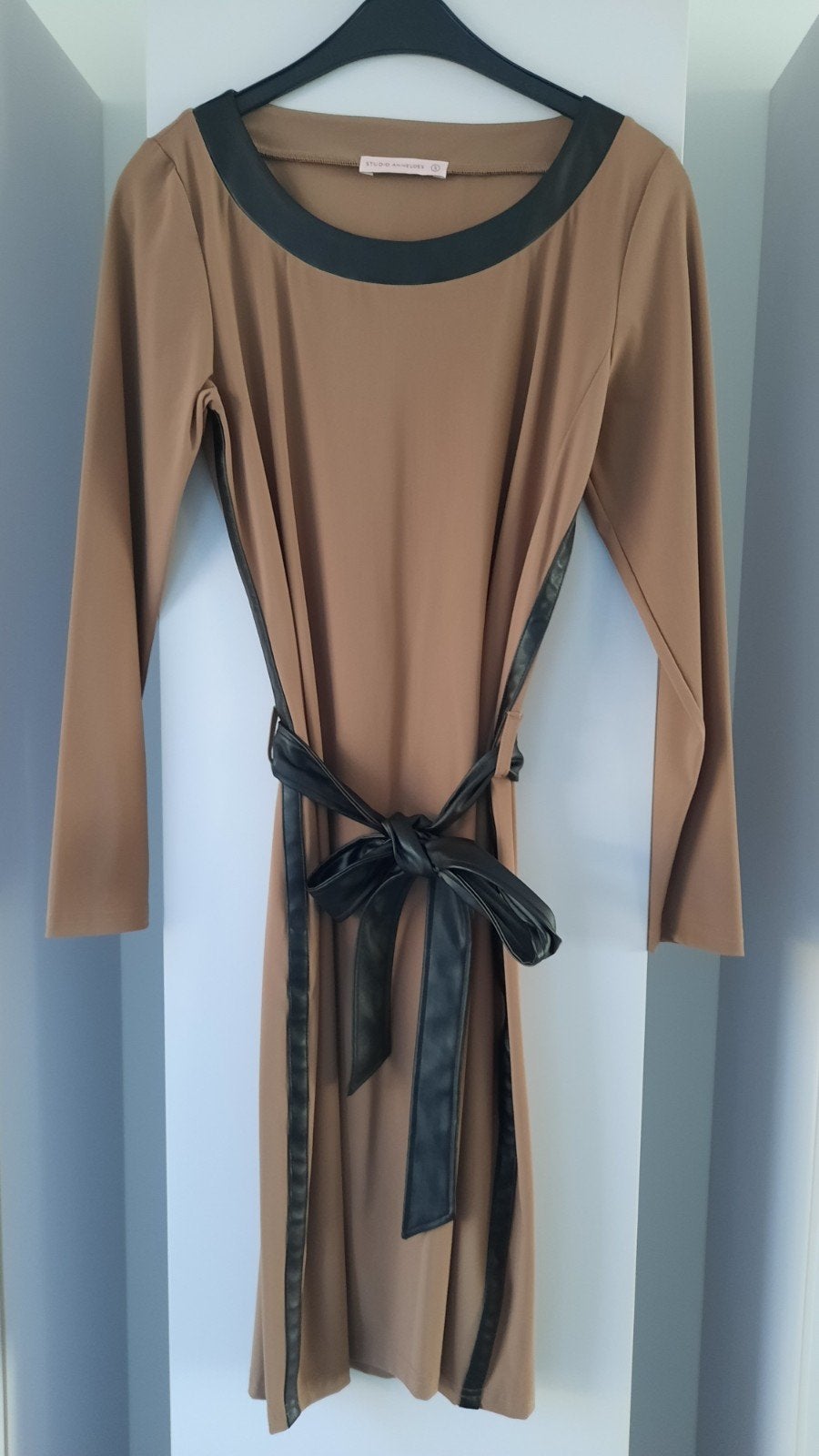 Studio Anneloes Jurk Beige met Leather Look Bies en Ceintuur, Studio Anneloes, Beige, Ophalen of Verzenden, Zo goed als nieuw