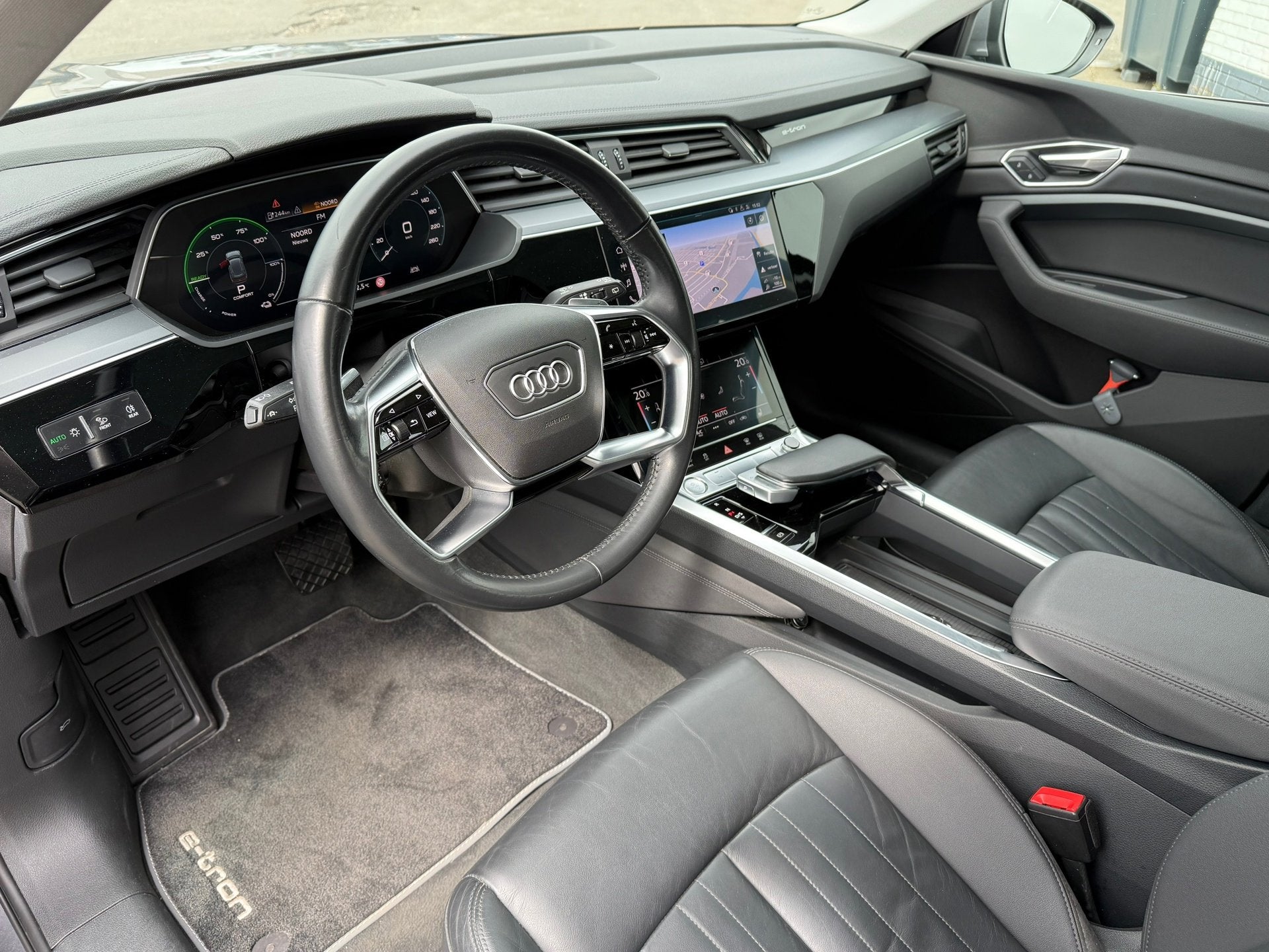 Audi E-tron E-tron 50 quattro Launch edition plus 71 kWh SOH, Auto's, Dealer onderhouden, 300 km, Vierwielaandrijving, SUV of Terreinwagen